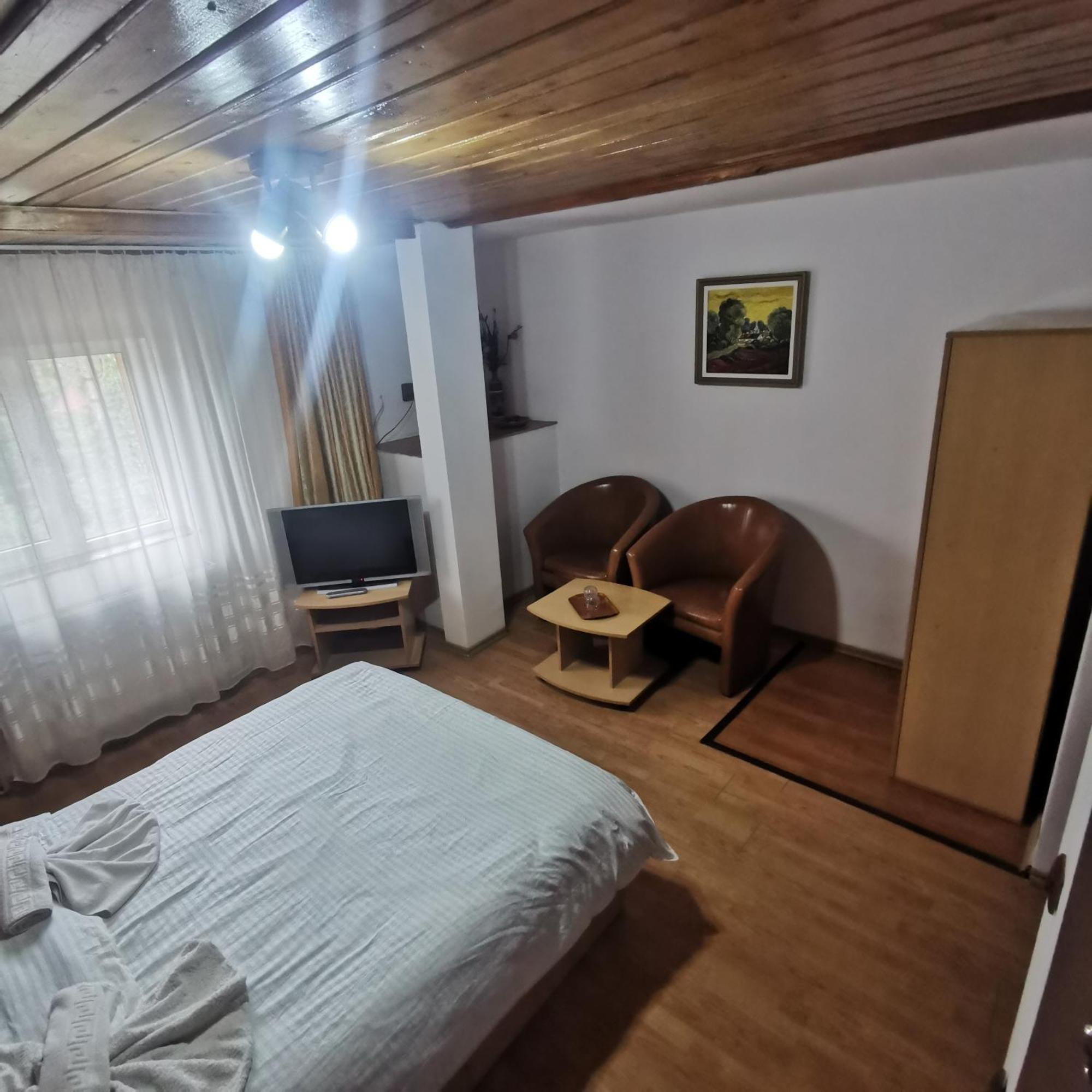 Pensiunea Fara Nume Buşteni Exteriér fotografie