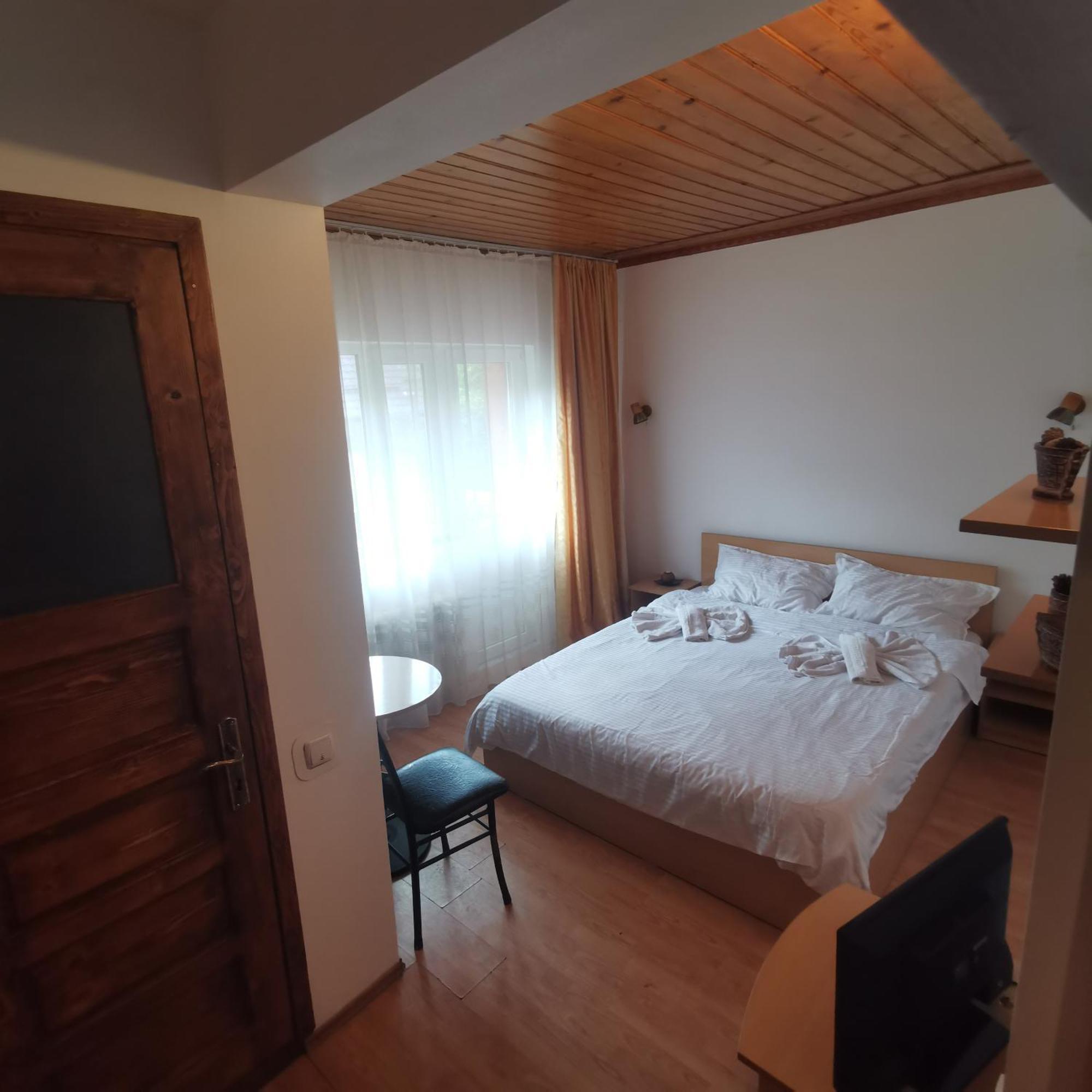 Pensiunea Fara Nume Buşteni Exteriér fotografie