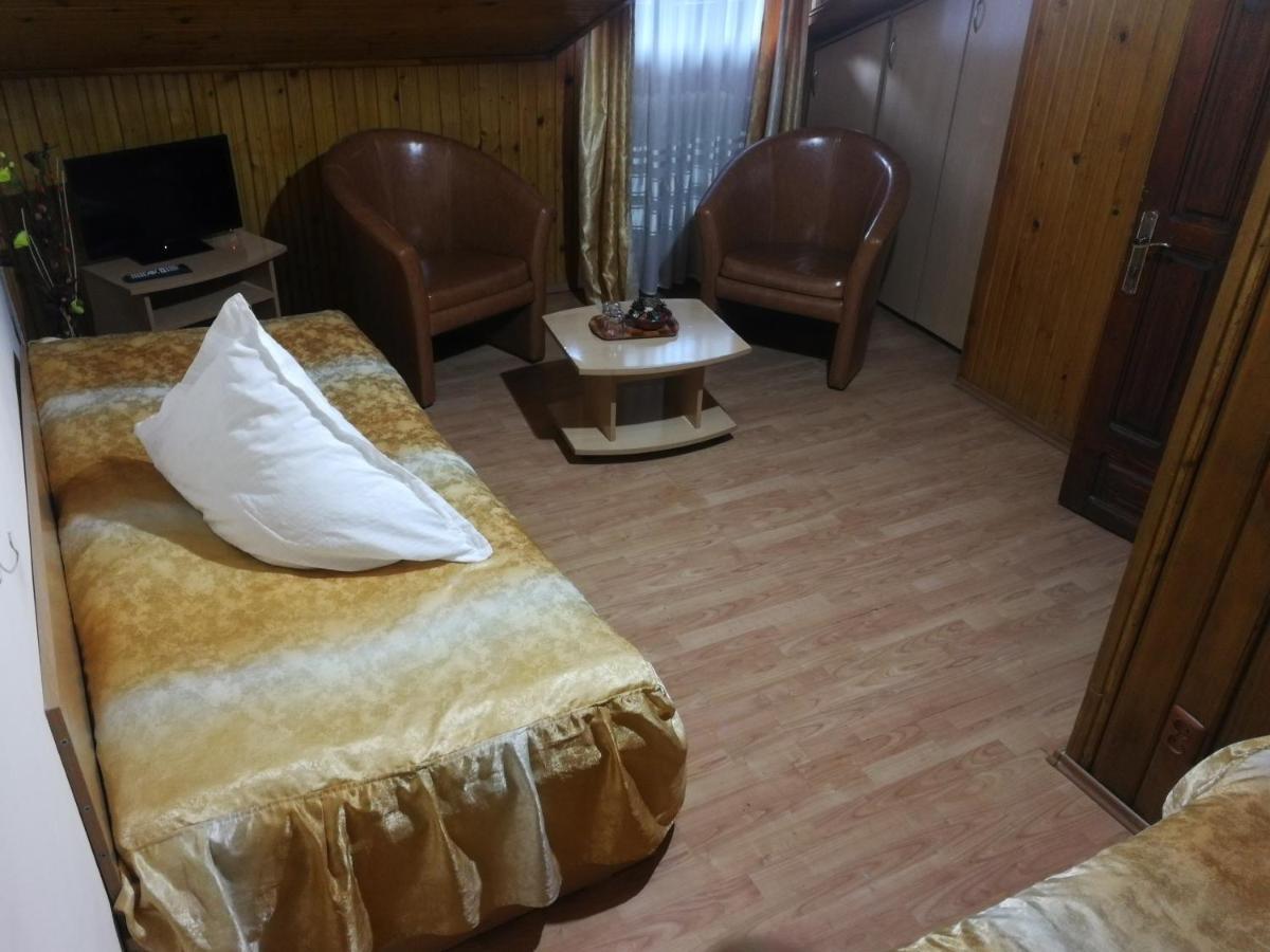 Pensiunea Fara Nume Buşteni Exteriér fotografie